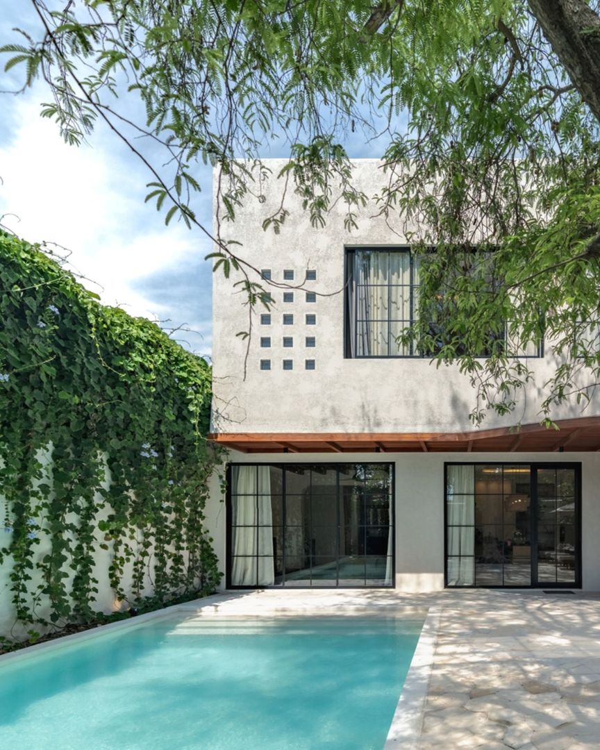 01. Nila_Swimming-Pool_rsz